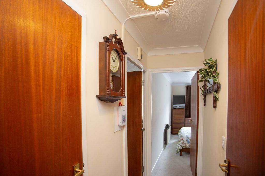 Additional image 8 of 1 bed flat for saleFelix Road, Felixstowe, Suffolk IP11