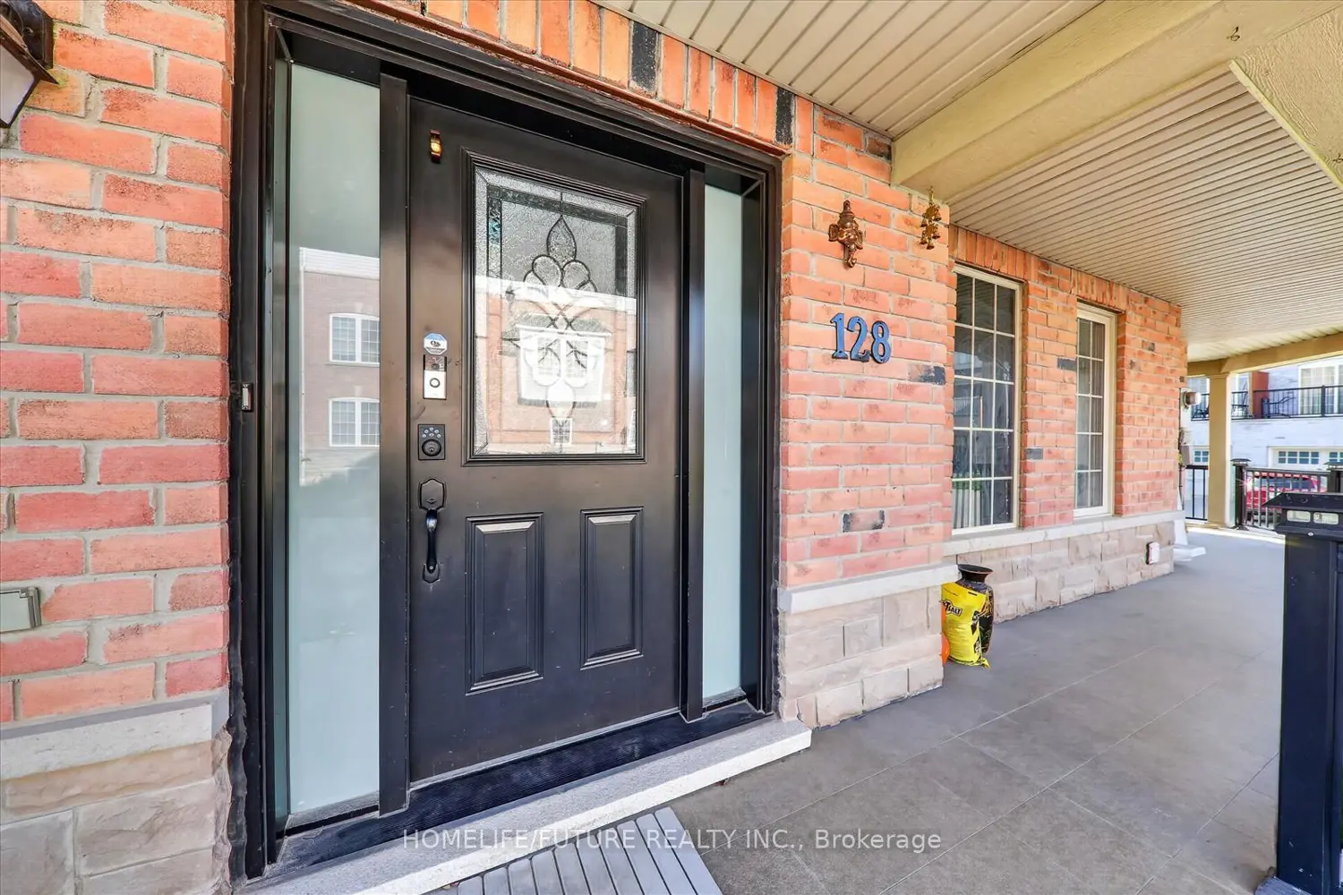 128 Barnham Street photo 3