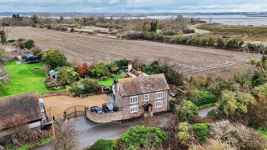 4 bed detached house for saleSharps Green Cottage, Lower Rainham Road ME7