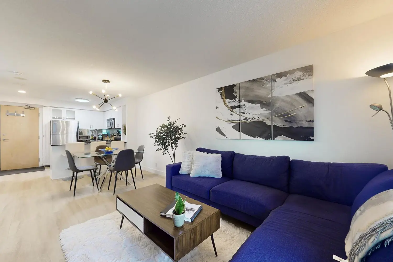 212 Eglinton Avenue 1005