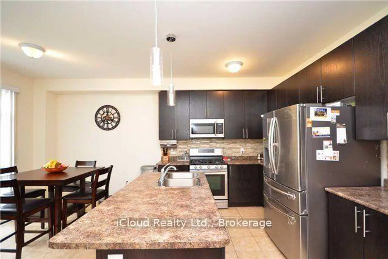 668 Armstrong Road photo 4