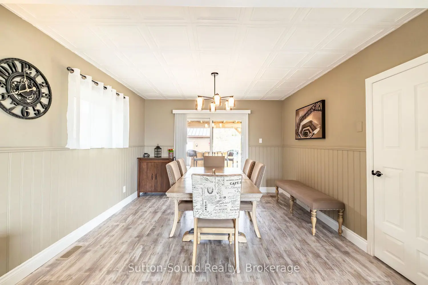 138 Macintosh Drive photo 2