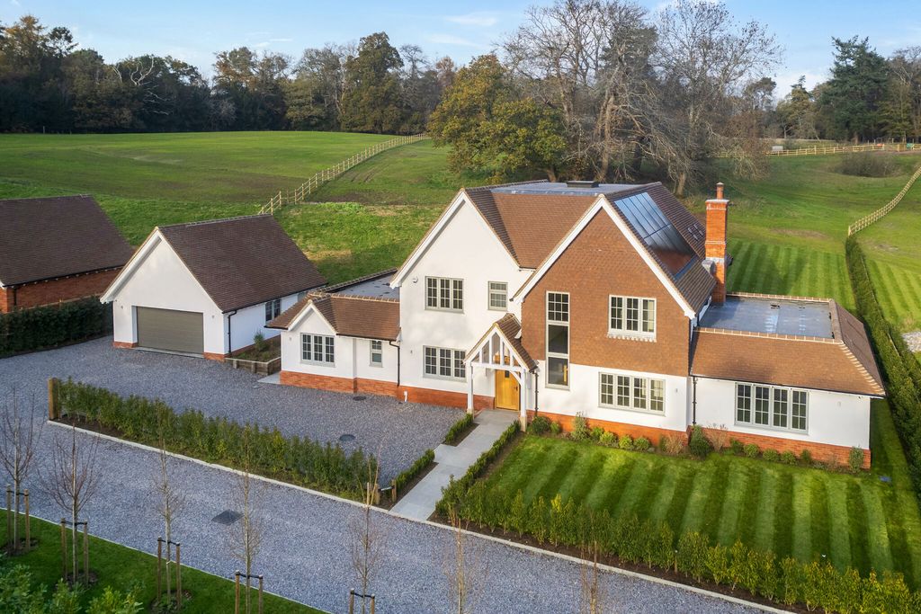 6 bed detached house for saleArkell Lane, Frensham, Farnham GU10