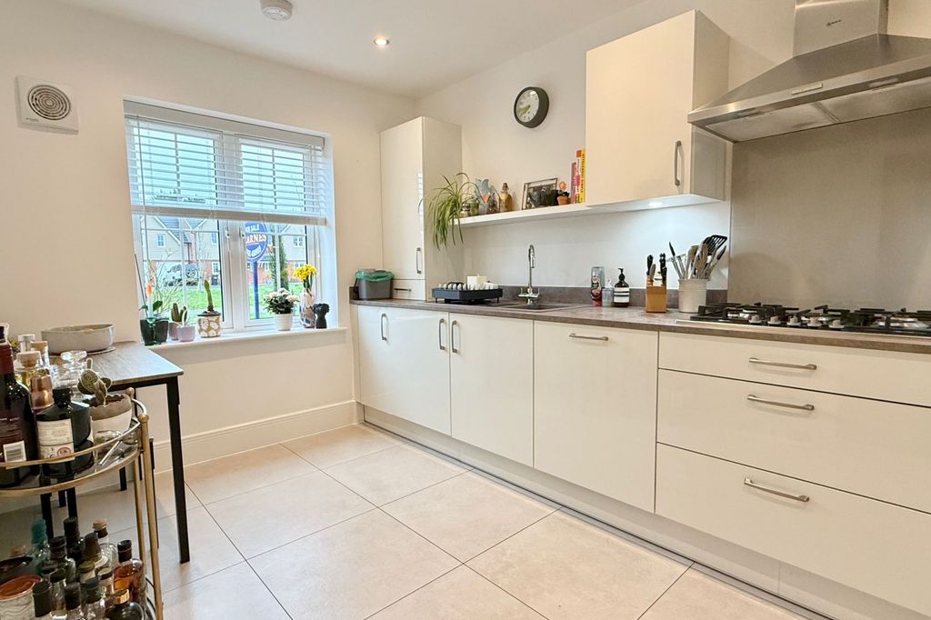 Additional image 7 of 4 bed semi-detached house for saleCaspars Way, Fordingbridge SP6