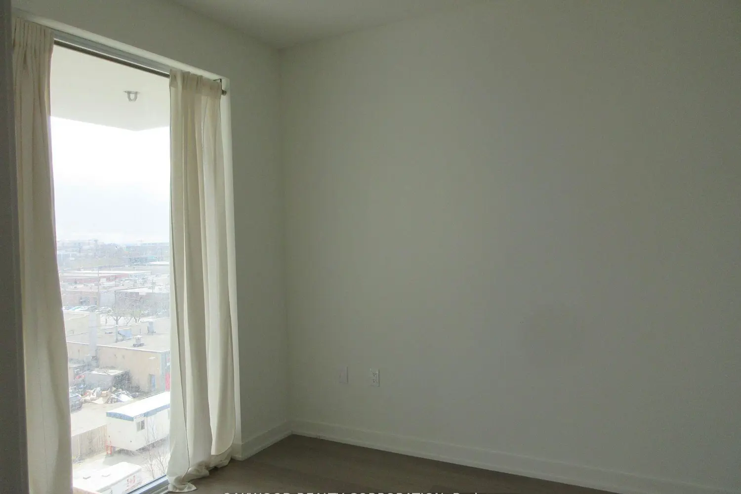 Additional image 7 of 859 The Queensway 512
