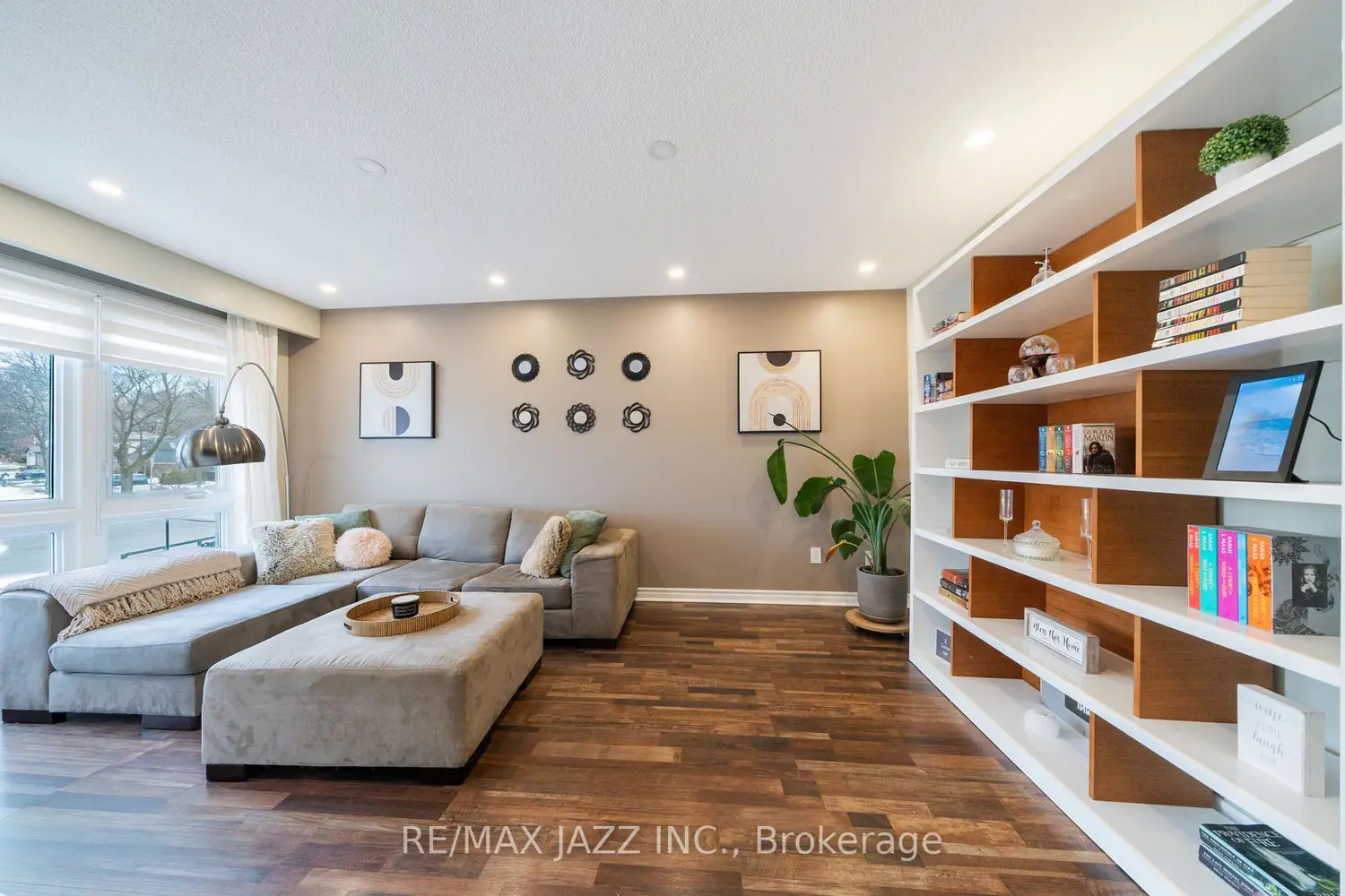 1007 Cardinal Court photo 4