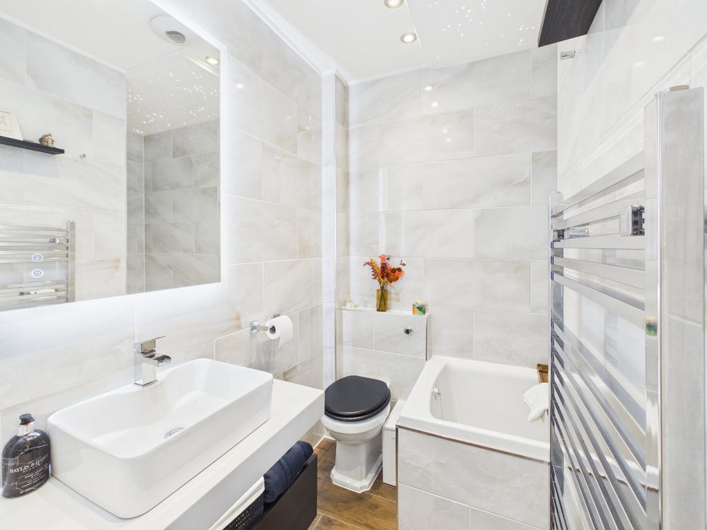 Additional image 11 of 2 bed flat for salePackhorse Road, Gerrards Cross, Buckinghamshire SL9