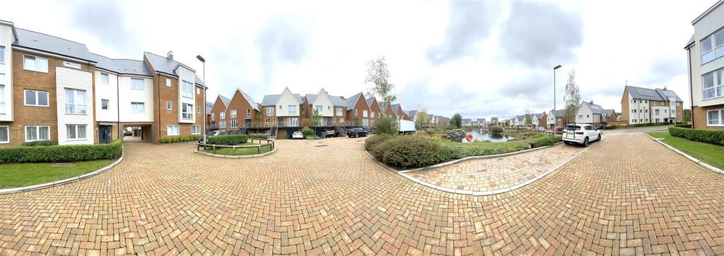 2 bed flat for saleCastleridge Drive, Greenhithe DA9 photo 2