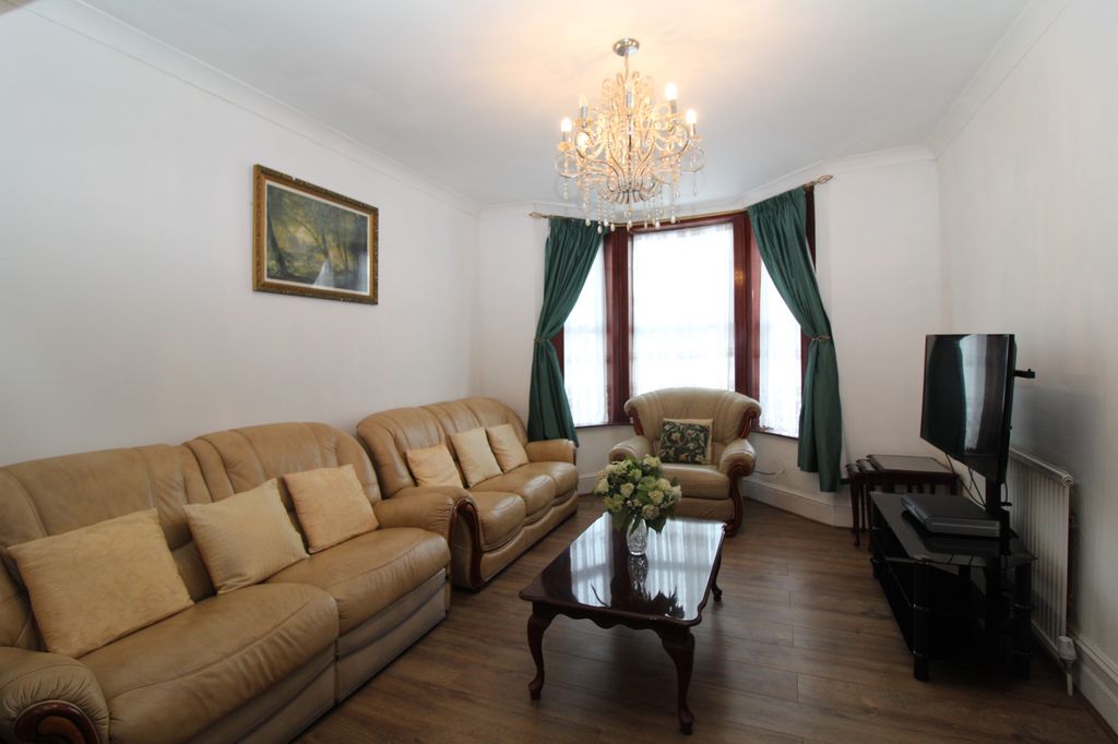 Additional image 2 of 4 bed detached house for saleNapier Road, Gillingham ME7