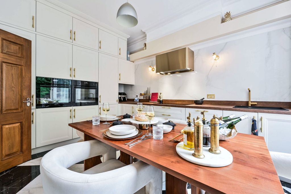 2 bed maisonette for saleWaterden Road, Guildford GU1 photo 4