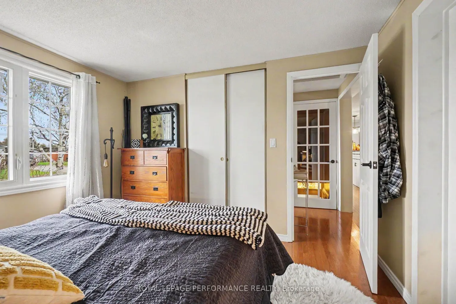 1497 Blackheath Street photo 4
