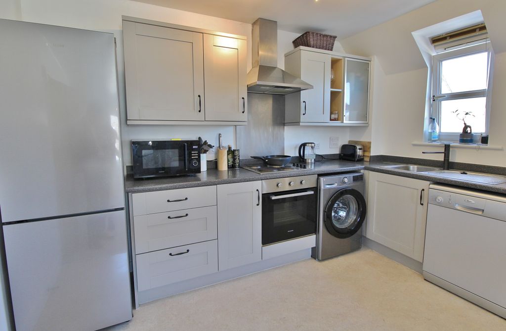 Additional image 4 of 2 bed flat for saleOysell Gardens, Portchester PO16
