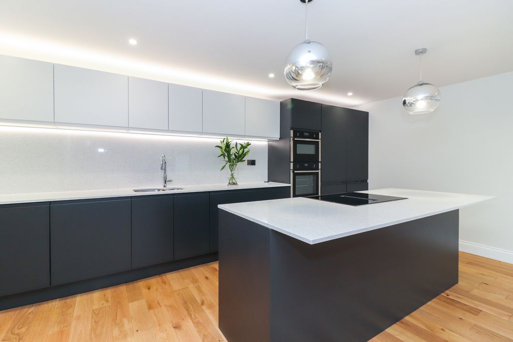 Additional image 4 of 2 bed flat for saleLower House, Gerrards Cross SL9
