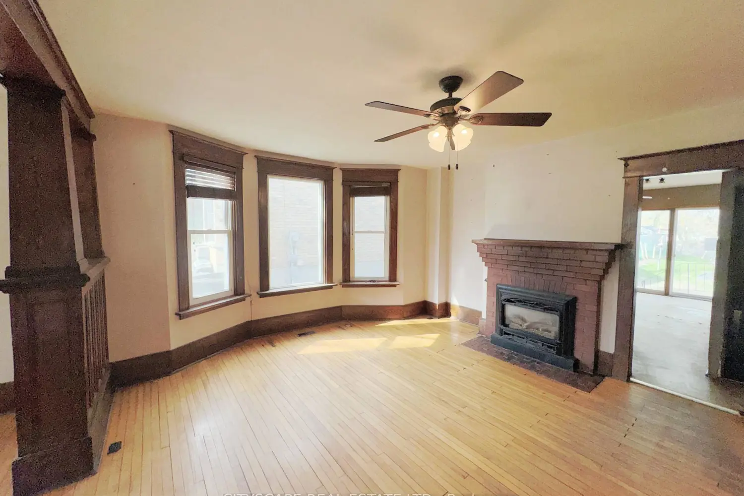15 Humberstone Avenue photo 3