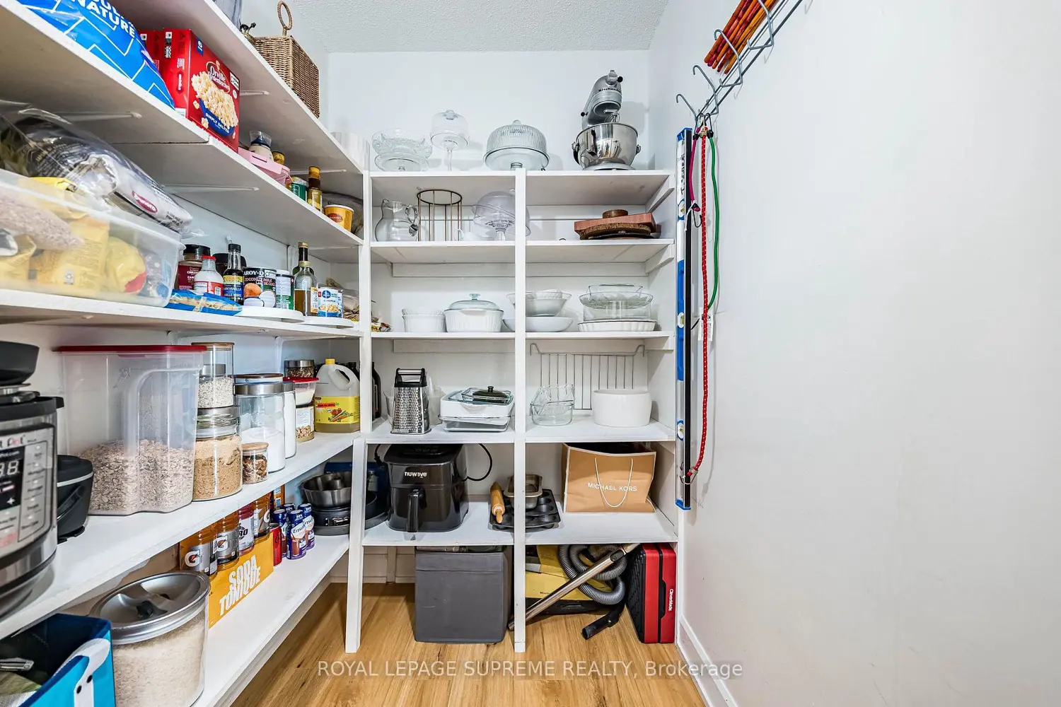 Additional image 2 of 3559 Eglinton Avenue 409