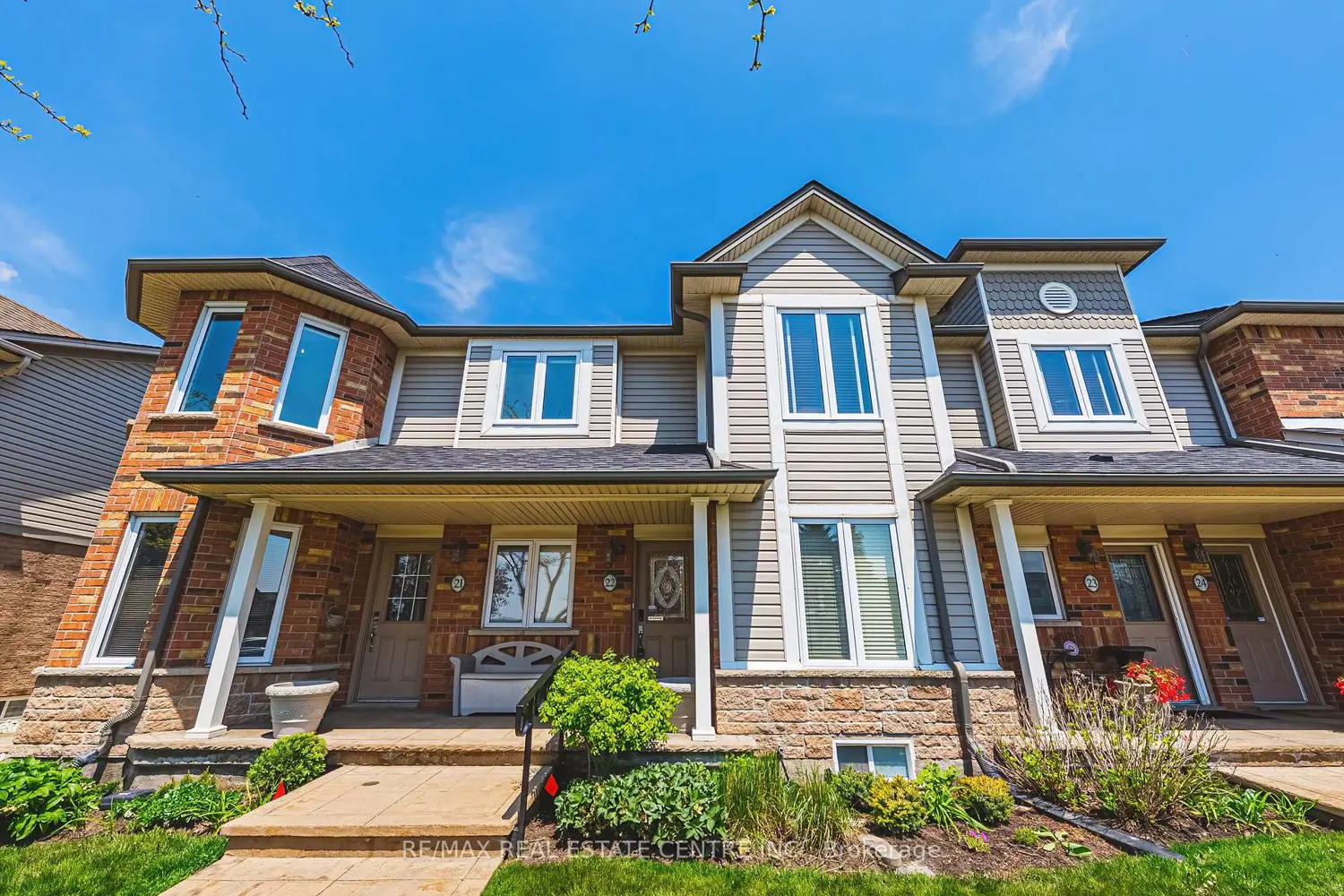515 North Service Road 22