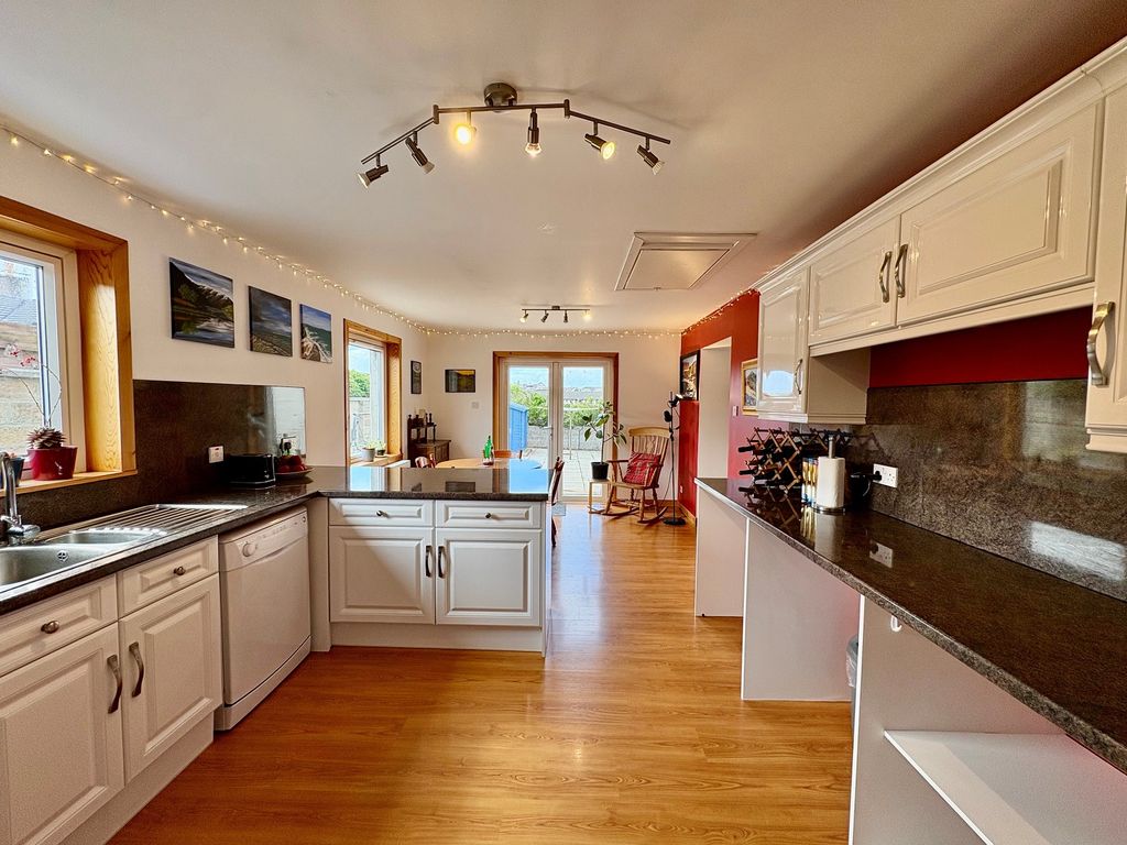 5 bed detached bungalow for saleWest Burnside, Thurso, Highland. KW14 photo 5