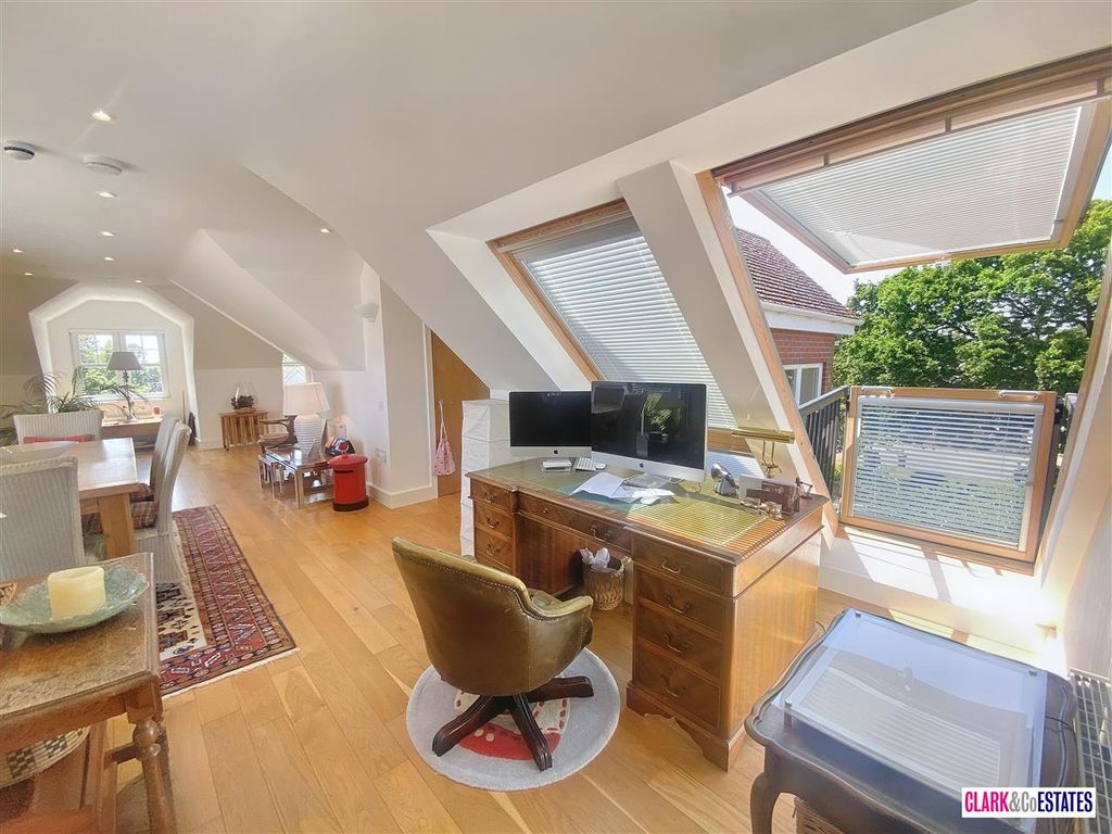 Additional image 4 of 2 bed flat for saleThe Penthouse, Aliston House, The Avenues, Exmouth EX8