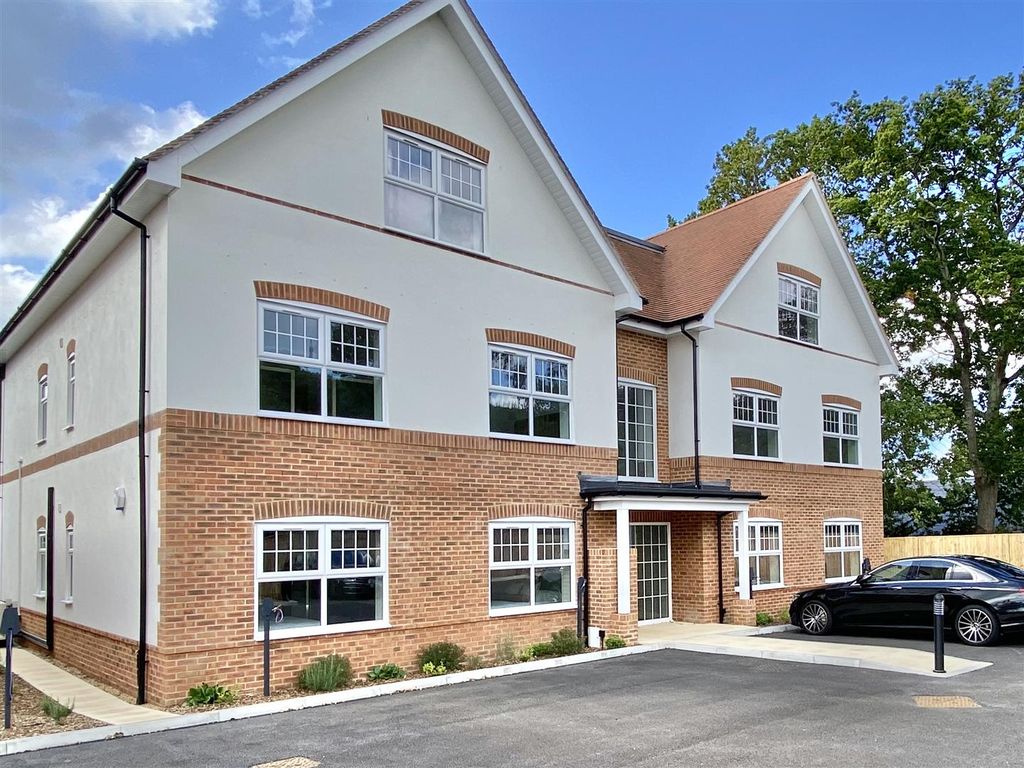 2 bed flat for saleFairway View House, Linden Road, West Parley, Ferndown BH22