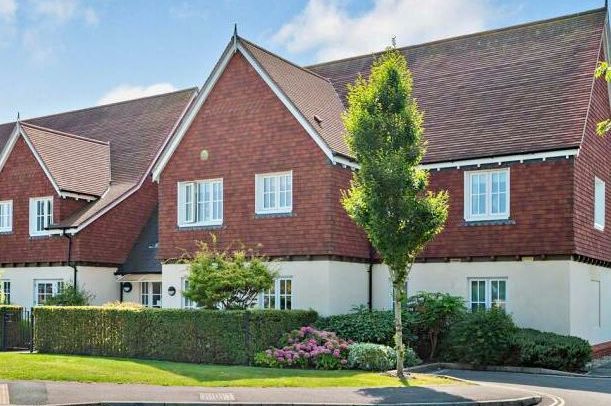 2 bed flat for saleCornmantle Court, 2 Parsonage Barn Lane BH24 photo 2
