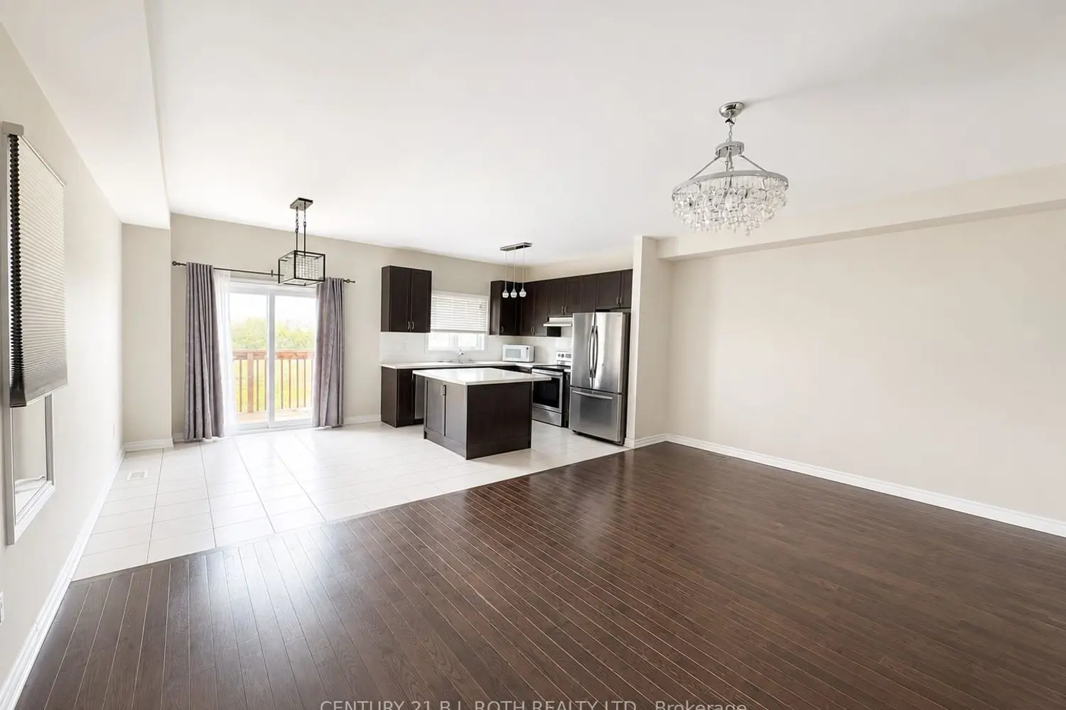 1150 Peelar Crescent photo 3