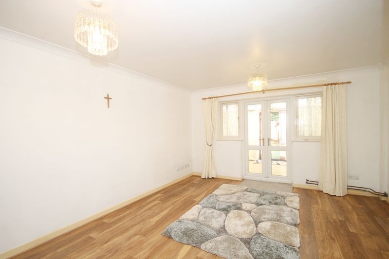 3 bed terraced house for saleCostons Lane, Greenford UB6 photo 2