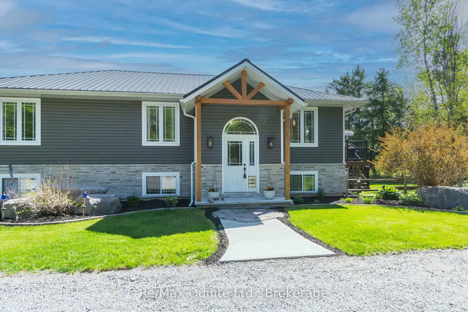 475 Douglas Road photo 4