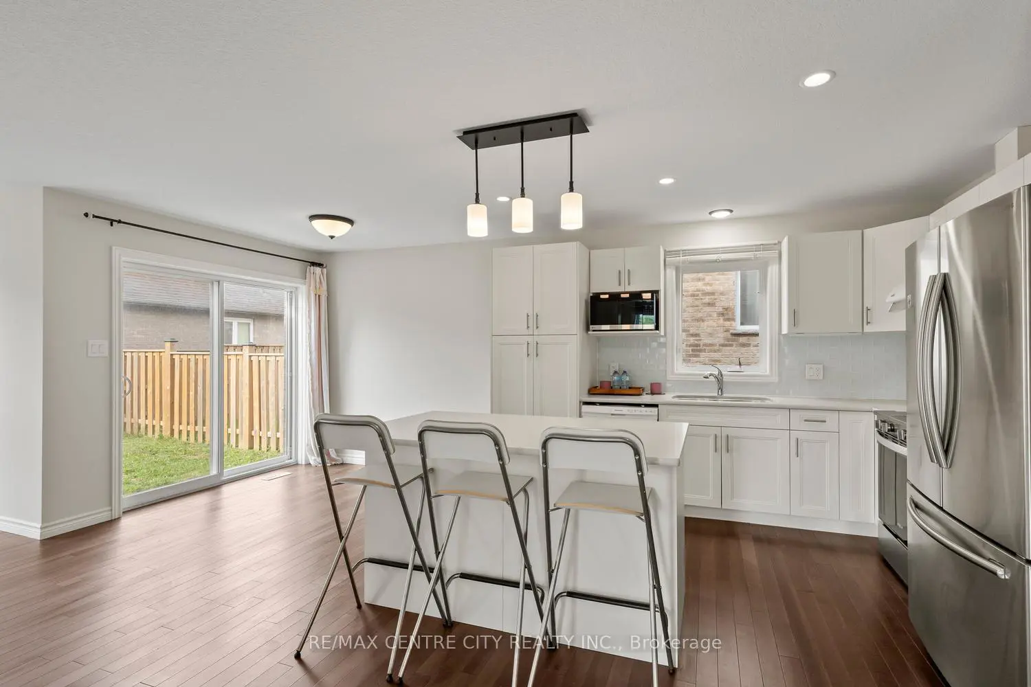 657 Tennent Avenue photo 2