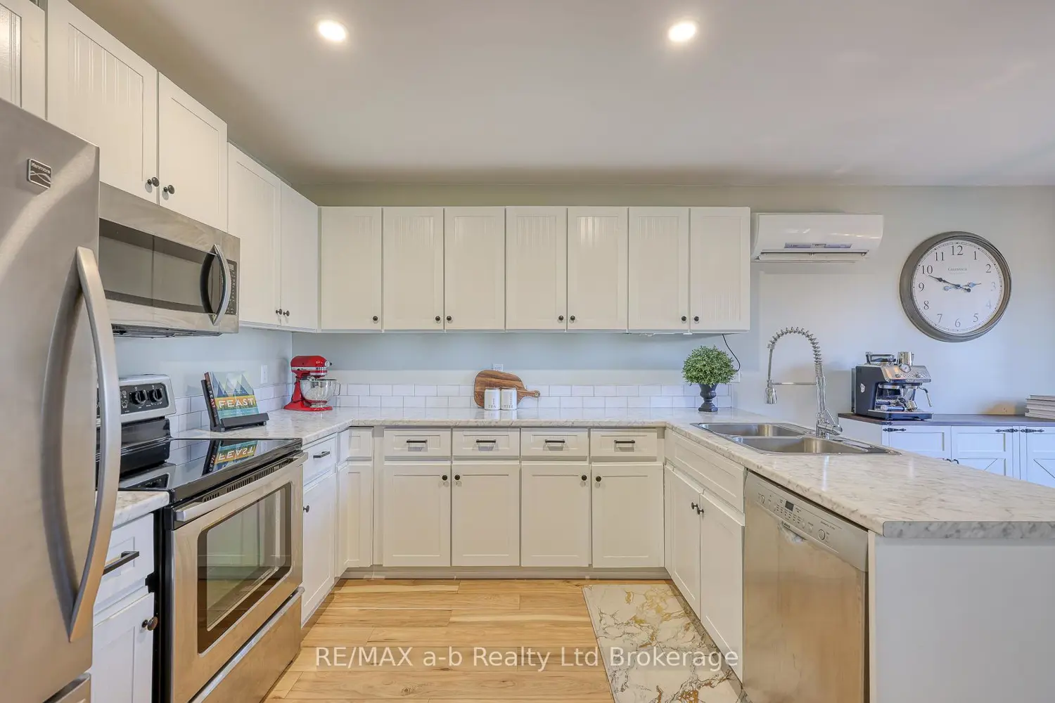 249 Arris Crescent photo 3