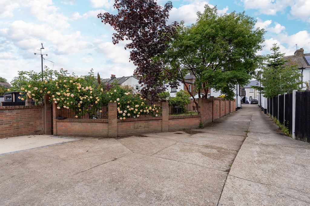 Additional image 18 of 4 bed semi-detached house for saleWhitehill Road, Gravesend DA12