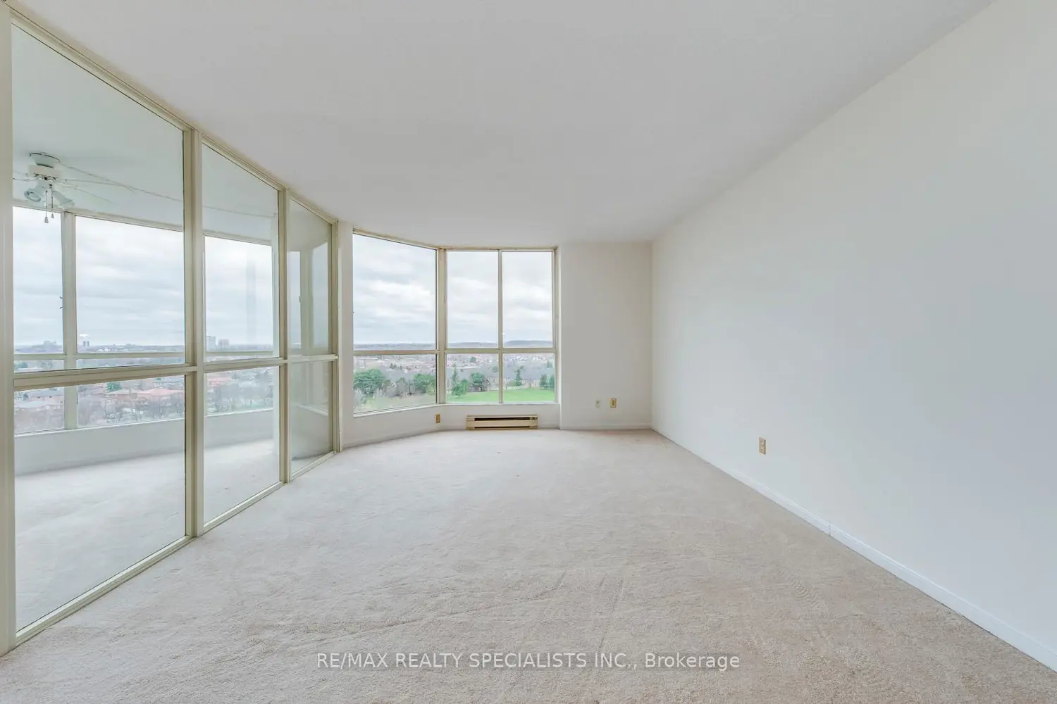 55 Kingsbridge Garden Circle 1002 photo 2