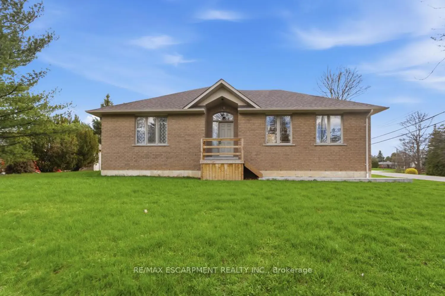 80 Lister Avenue photo 3