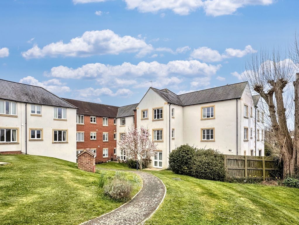 1 bed flat for saleSwan Lane, Dove Court Swan Lane SN7
