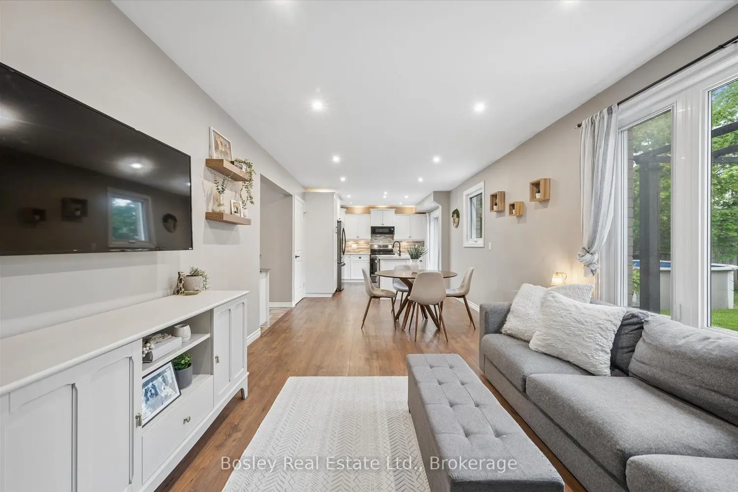 687 Champlain Avenue photo 4