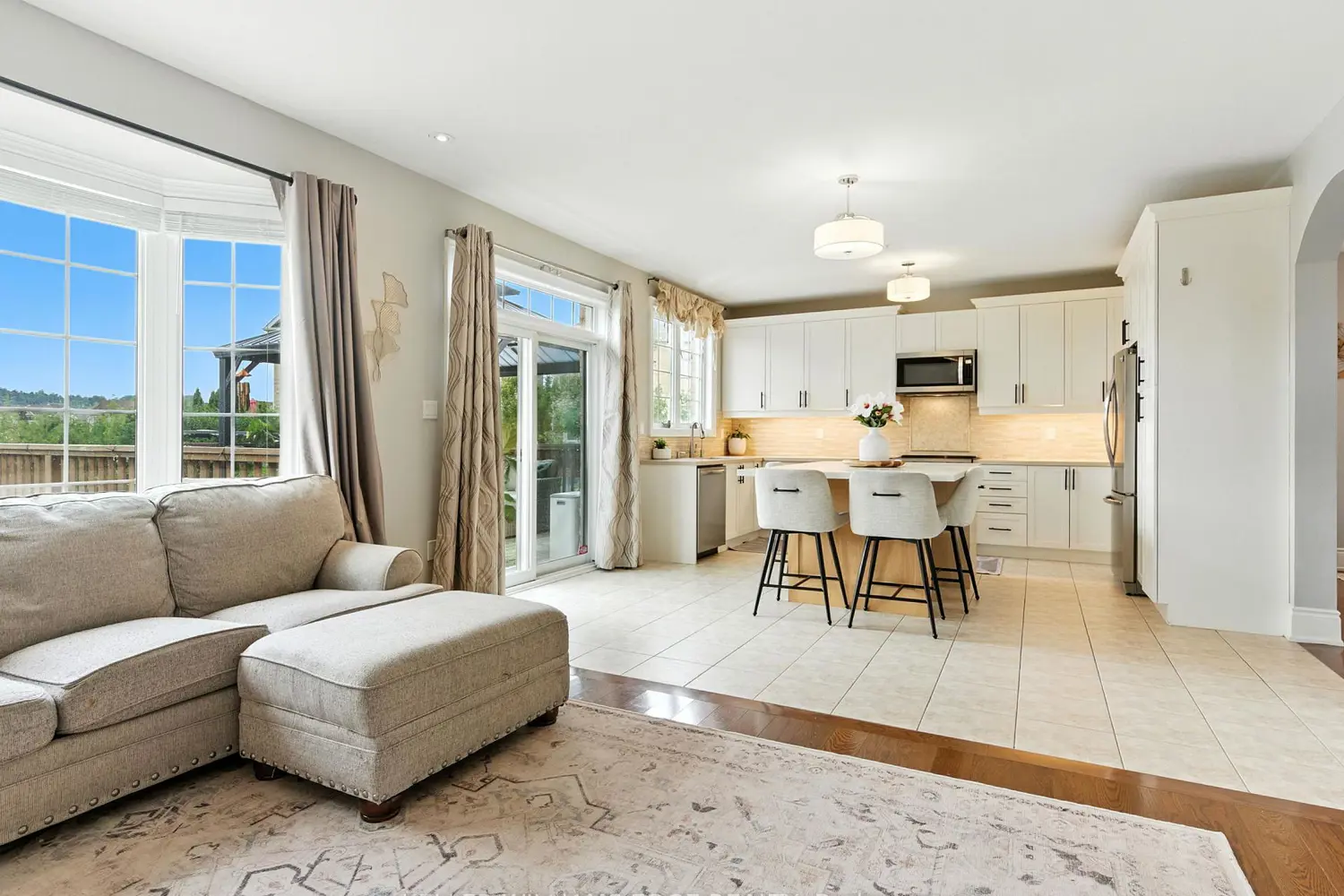200 Giddings Crescent photo 3