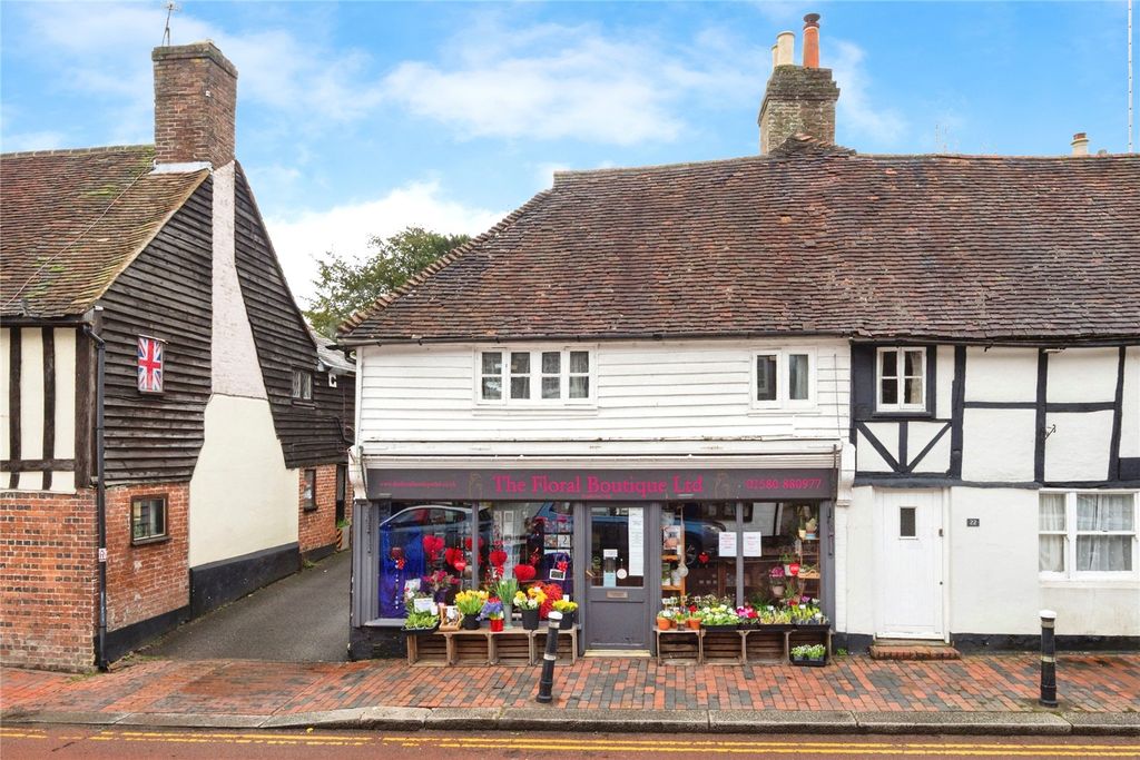 2 bed maisonette for saleHigh Street, Robertsbridge, East Sussex TN32
