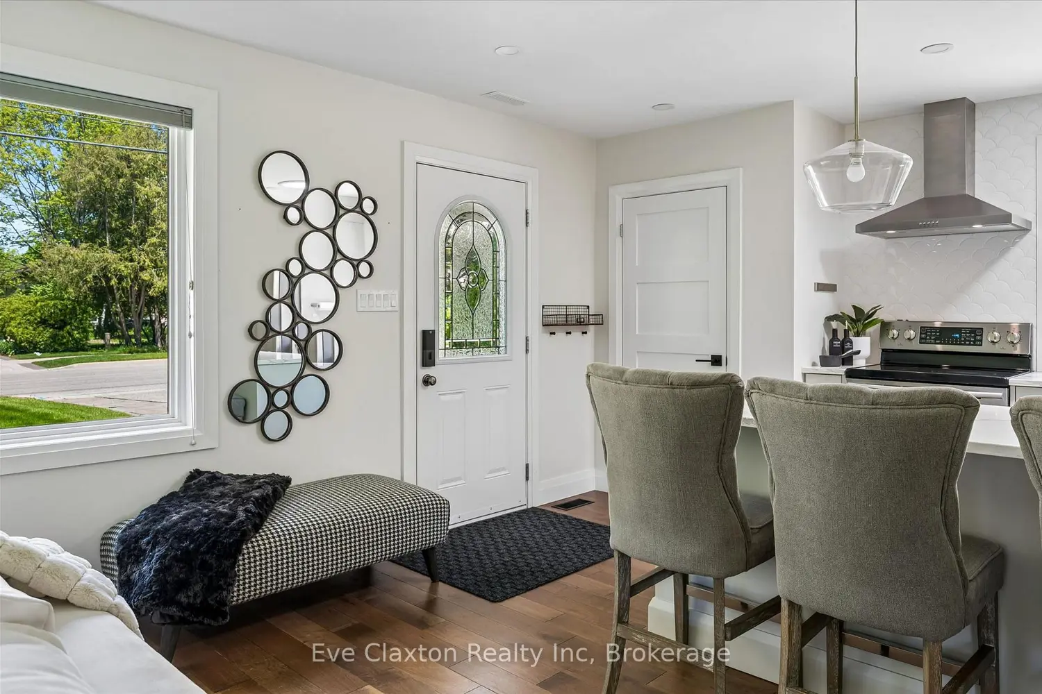 90 Dean Avenue photo 3