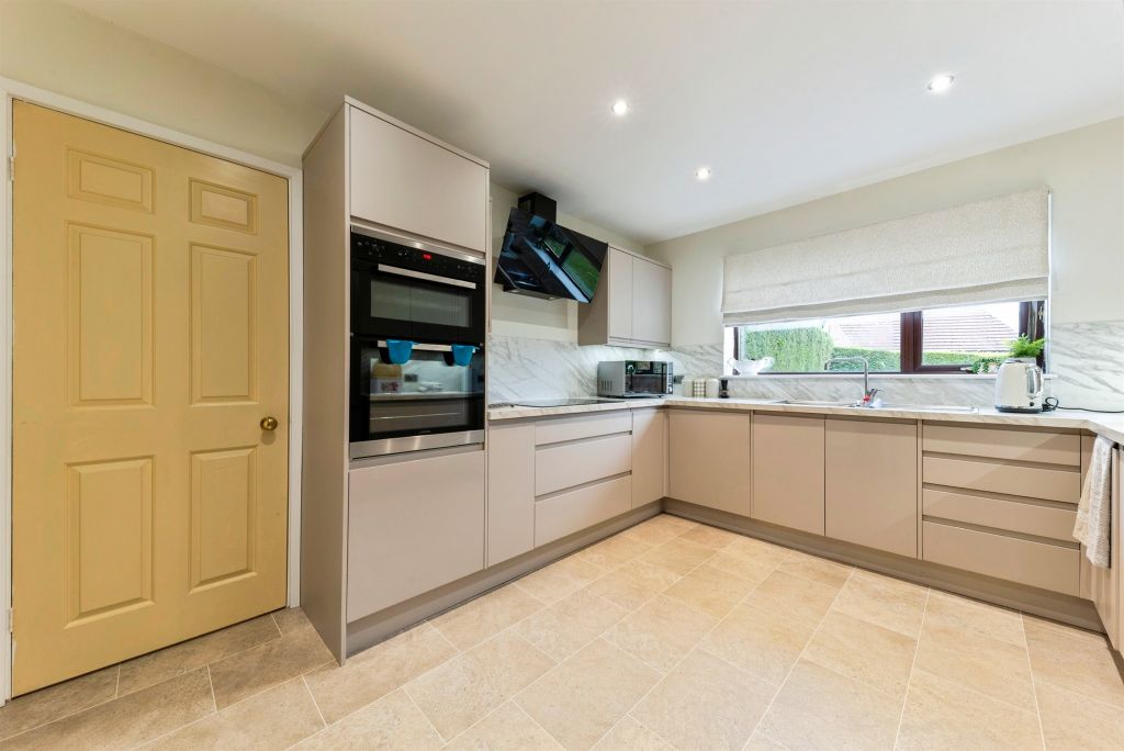 Additional image 4 of 5 bed detached house for saleBarrowby Gate, Grantham NG31