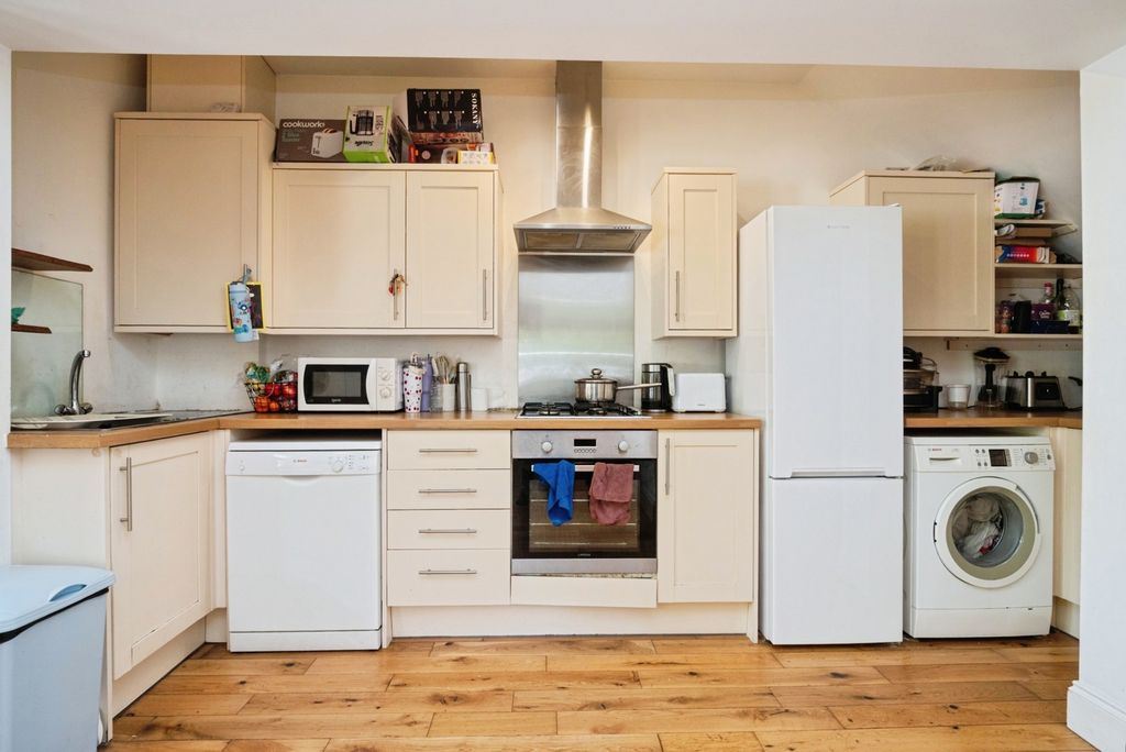 Additional image 4 of 2 bed flat for saleLondon Road, Hurst Green, Etchingham, East Sussex TN19