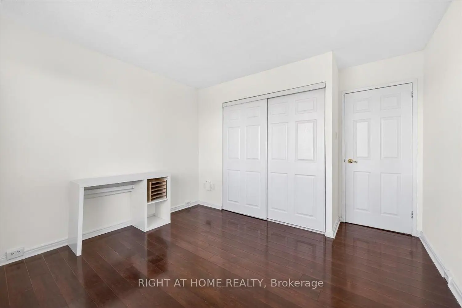 Additional image 10 of 100 Leeward Glenway 708