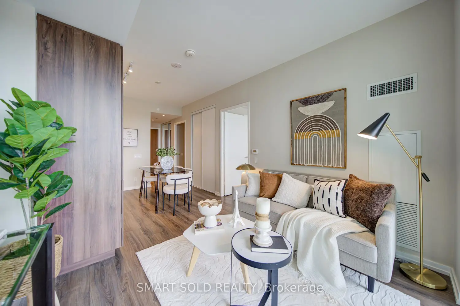 1000 Portage Parkway 1807 photo 2