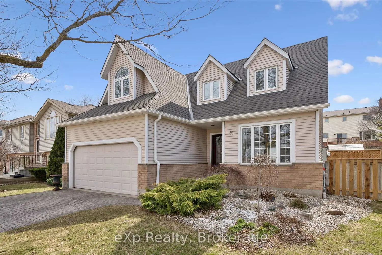39 Celia Crescent photo 2