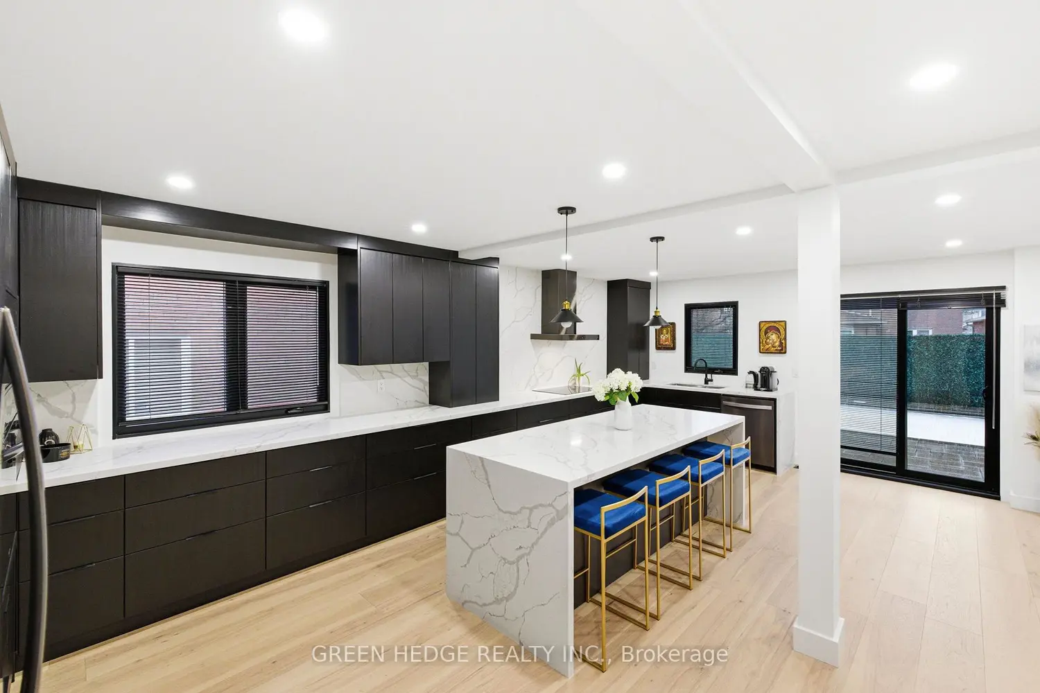 33 Dagwell Crescent photo 2
