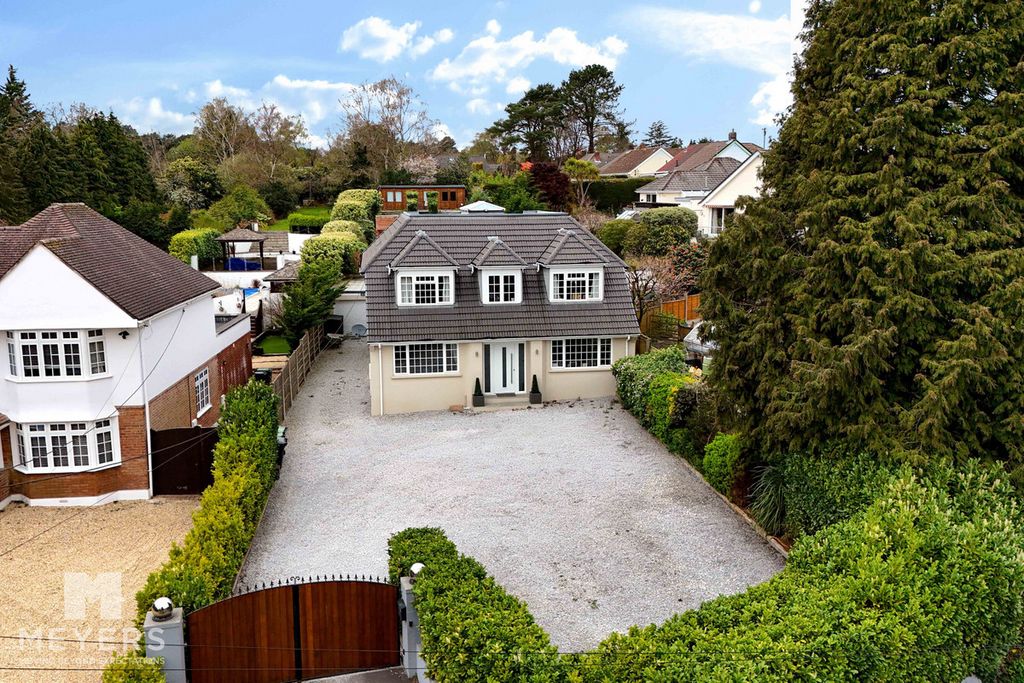 5 bed detached house for saleNew Road, Ferndown, 8 BH22