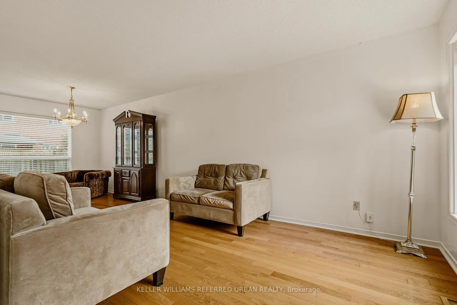 90 Lynette Drive photo 4
