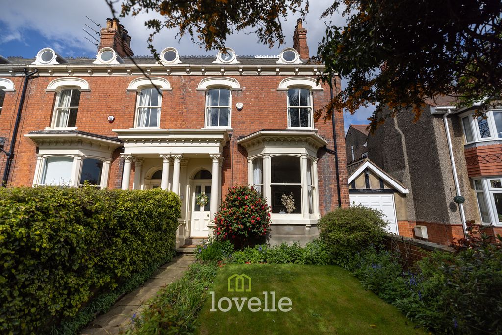 5 bed end terrace house for saleAbbey Road, Grimsby DN32