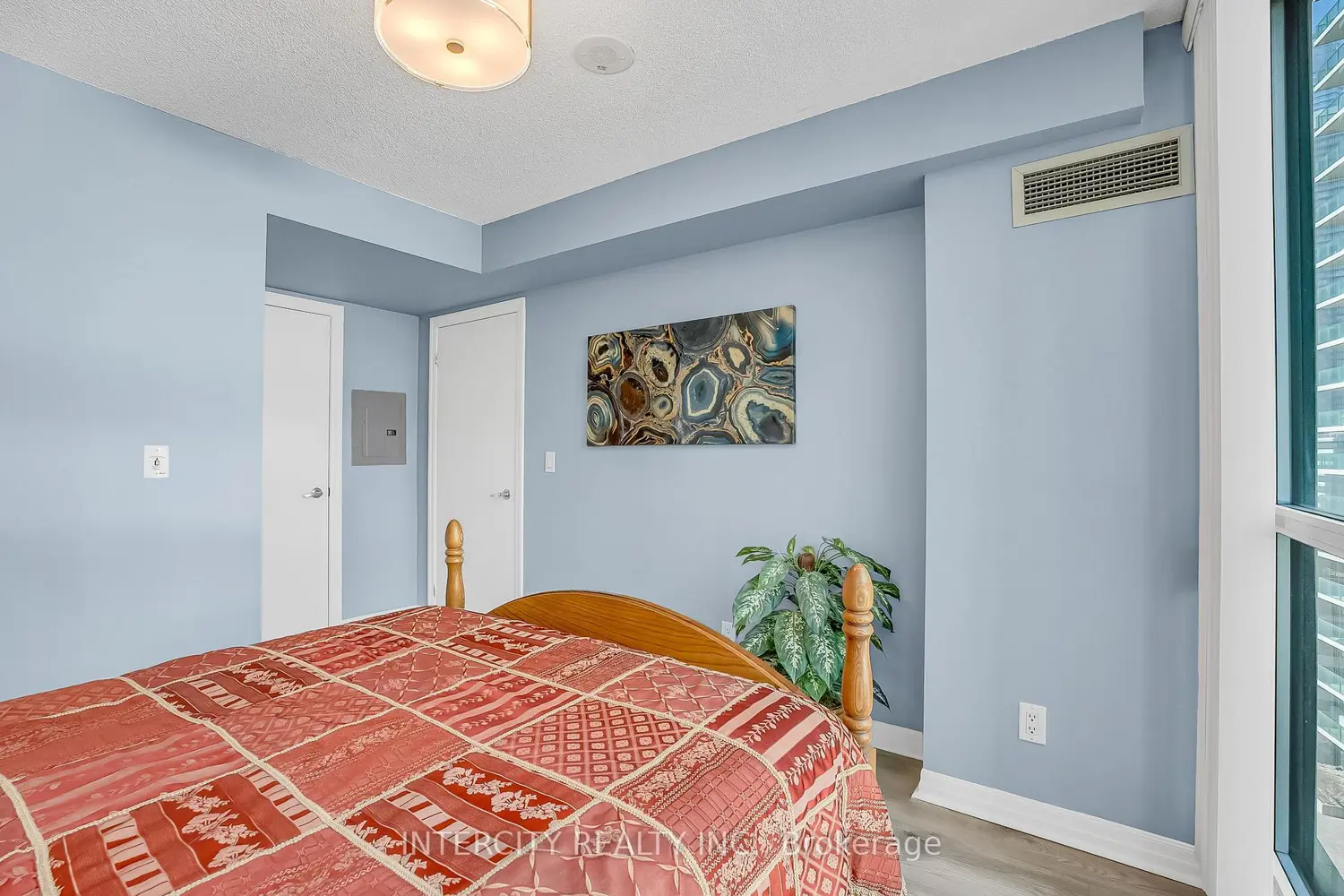 Additional image 11 of 12 Yonge Street 1010