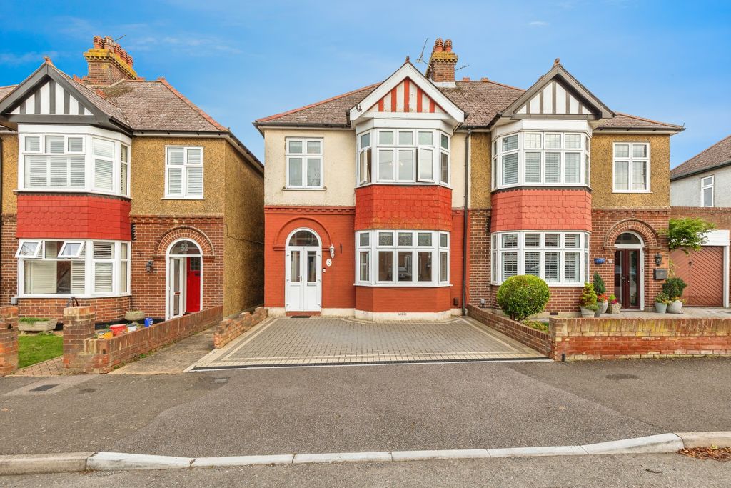 3 bed semi-detached house for saleZetland Avenue, Darland, Gillingham ME7