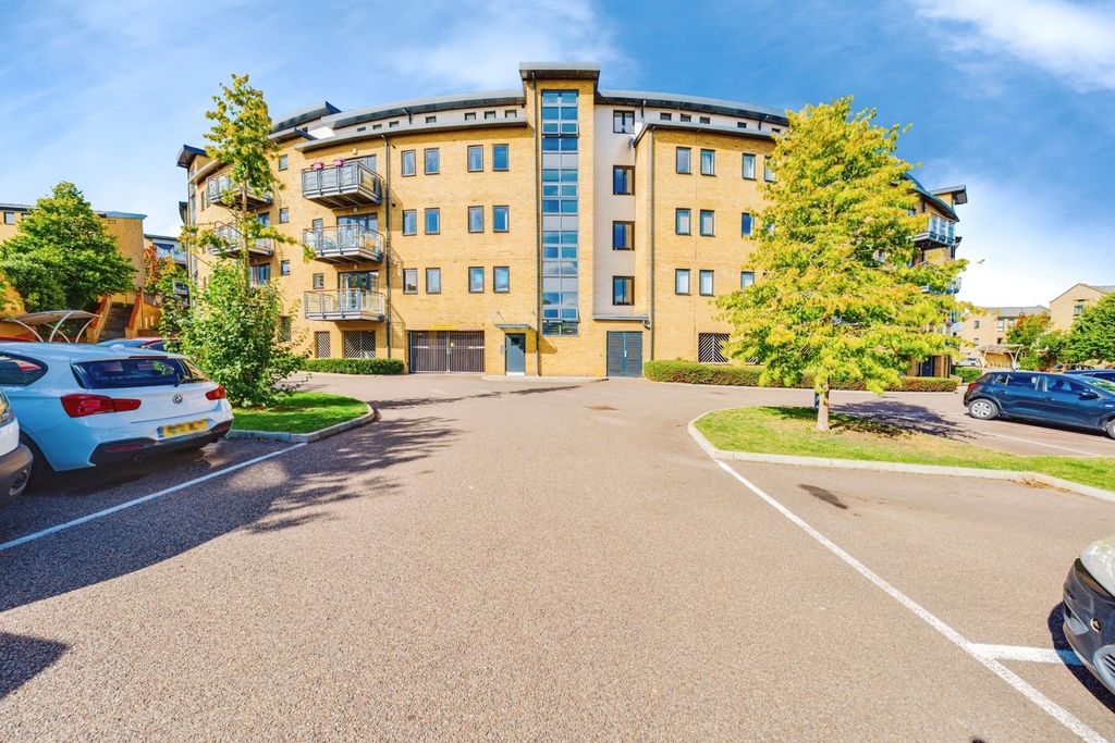 2 bed flat for saleRedwing Crescent, Waterstone Way, Greenhithe, Kent DA9