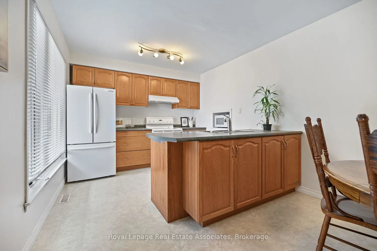 10 Charing Drive photo 5